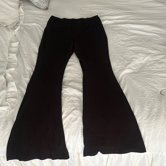 No Boundaries Black bell bottom Pants - Picture 1 of 2